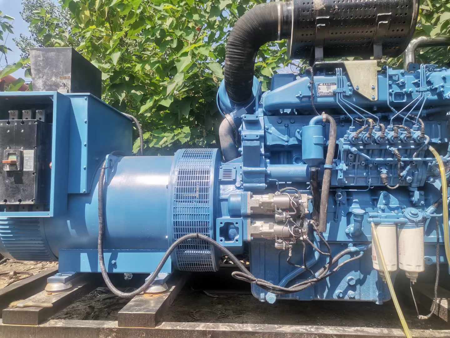 红塔详细说明降低 800kW 柴油发电机输出电流波动的方法