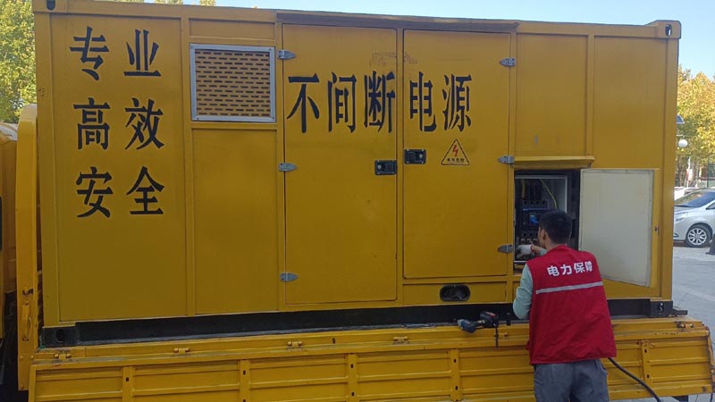 红塔柴油发电机组和UPS电源配合使用时，如何避免切换过程中的电力中断？